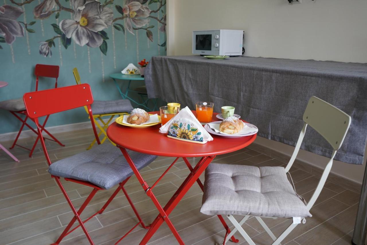 Frebi's Home - Bed&Breakfast Neapel Exterior foto